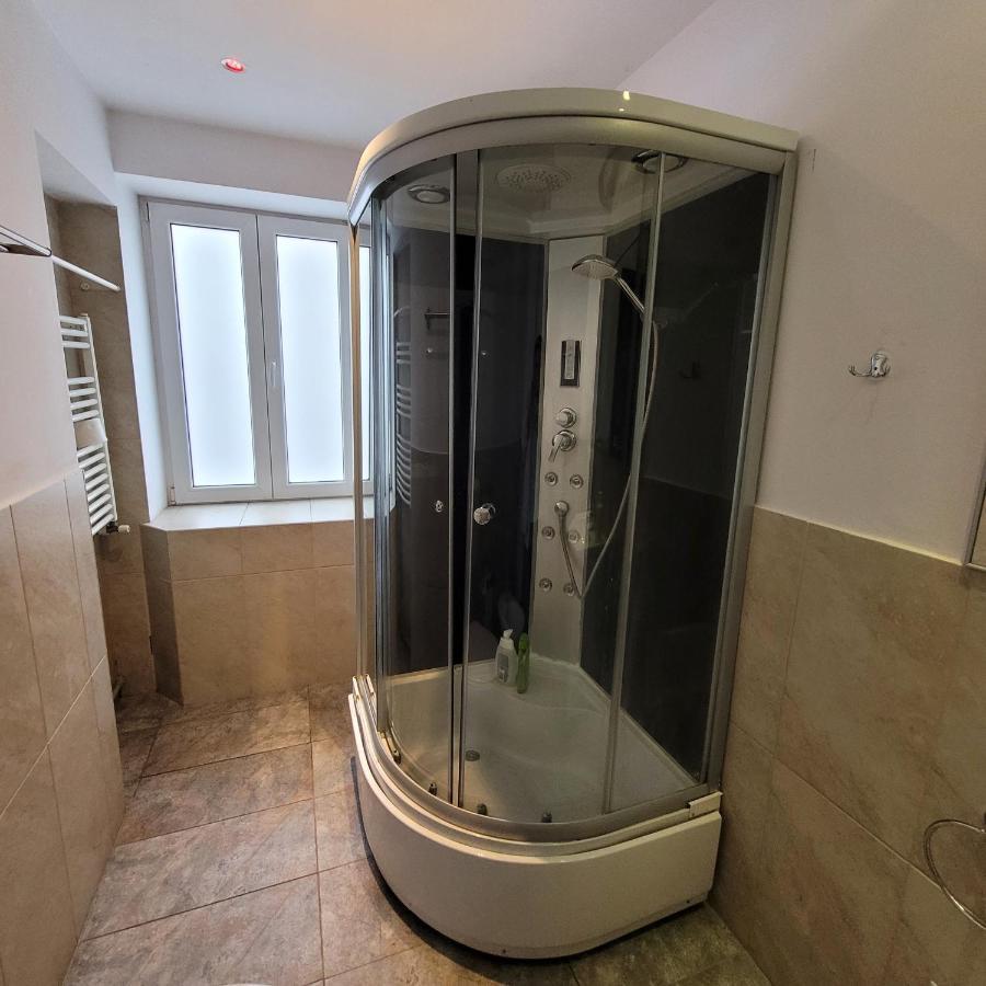 Anastasia Balcescu Apart 4 Self Check In Code From 2Pm Kitchen And Bedroom Bucarest Exterior foto
